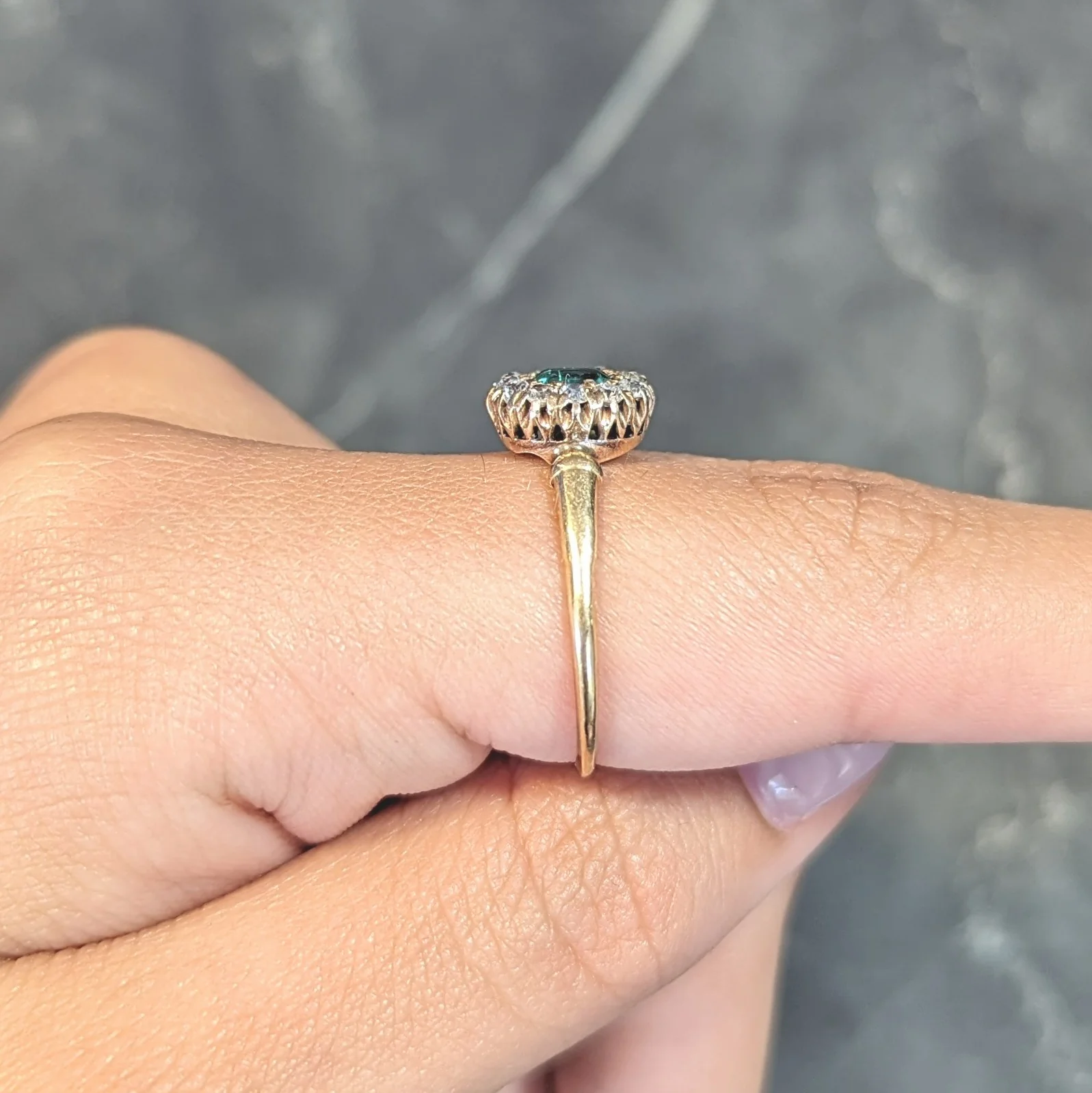 Victorian 0.82 CTW Emerald Diamond 14 Karat Yellow Gold Antique Halo Ring - Image 13