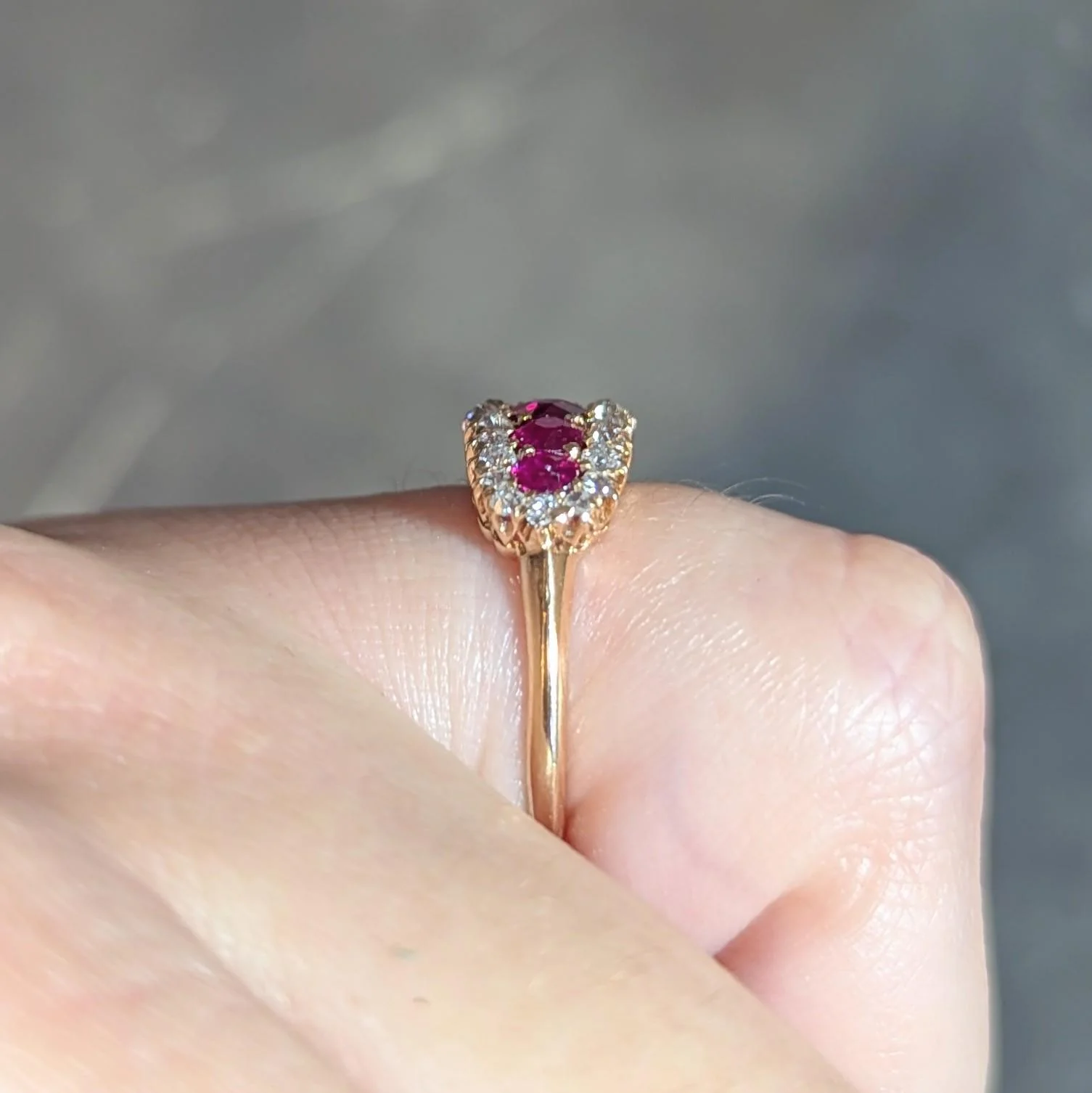 Victorian 1.33 CTW Ruby Diamond 14 Karat Yellow Gold Antique Five Stone Ring - Image 12