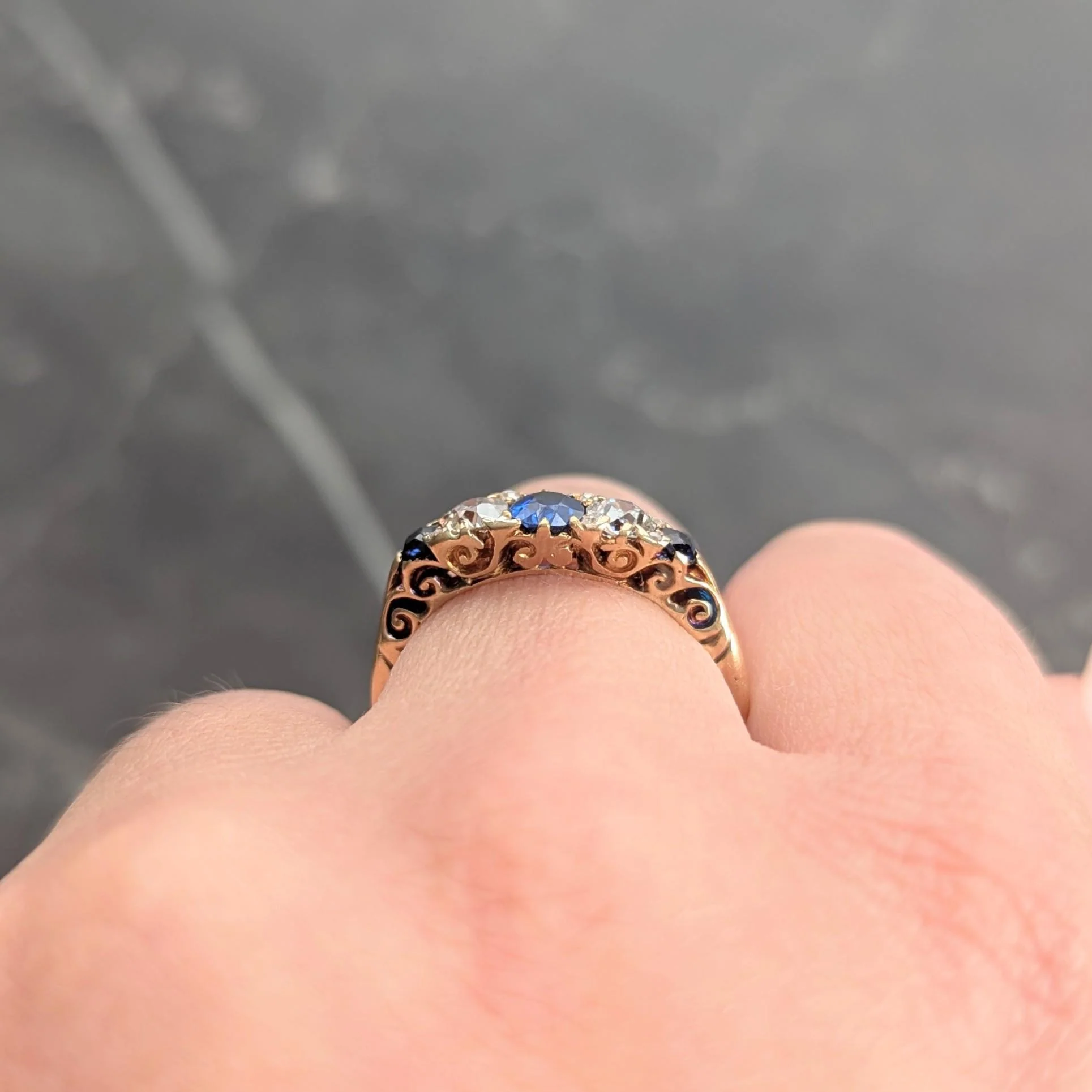 Victorian 1.40 CTW Sapphire Diamond 18 Karat Yellow Gold Antique Scroll Band Ring - Image 8