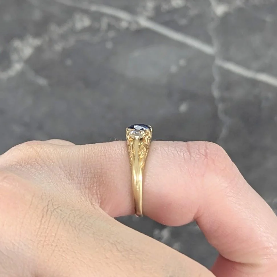 Victorian 1.54 CTW Sapphire Diamond 18 Karat Yellow Gold Antique Scroll Band Ring - Image 9