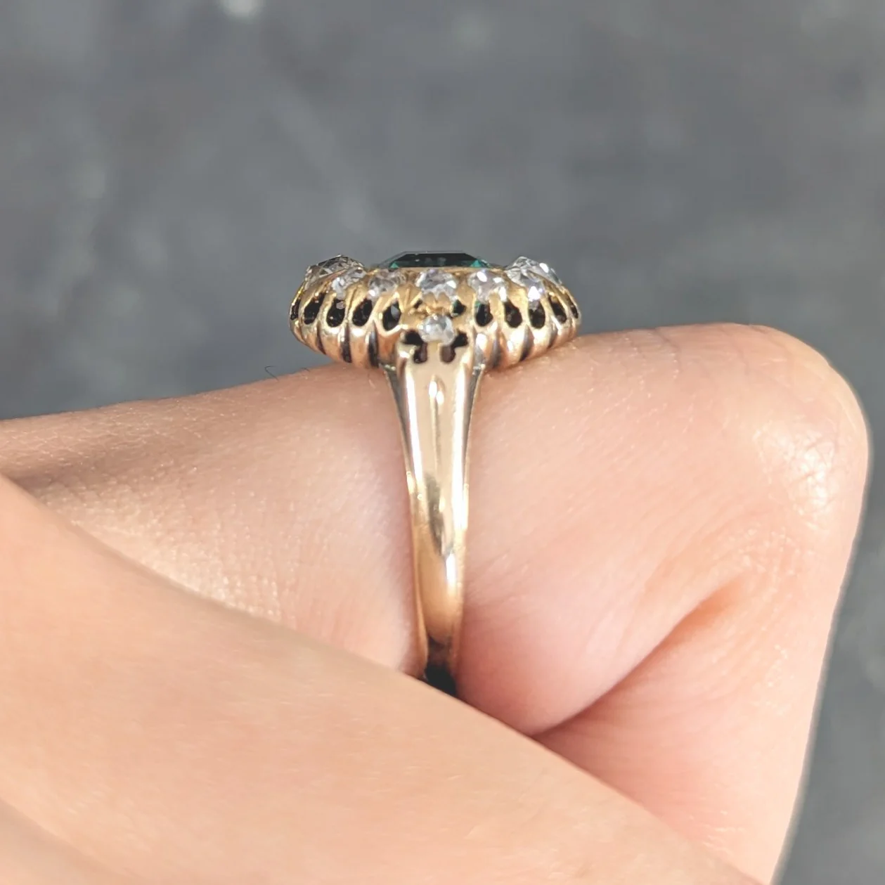 Victorian 1.88 CTW No Oil Colombian Emerald Old Mine Cut Diamond 14 Karat Yellow Gold Antique Halo Ring GIA - Image 10