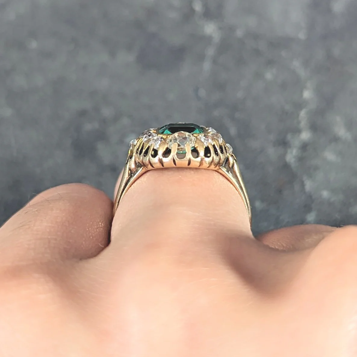 Victorian 1.88 CTW No Oil Colombian Emerald Old Mine Cut Diamond 14 Karat Yellow Gold Antique Halo Ring GIA - Image 9