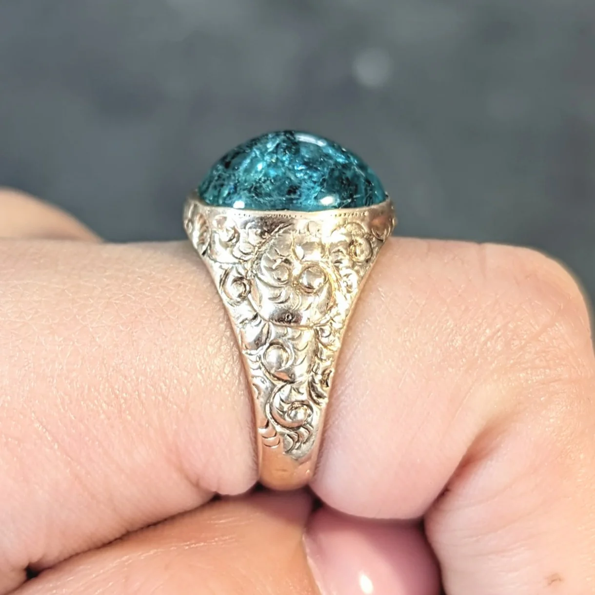 Victorian 10.16 CTW Emerald Cabochon 14 Karat Gold Scroll Antique Signet Ring - Image 13