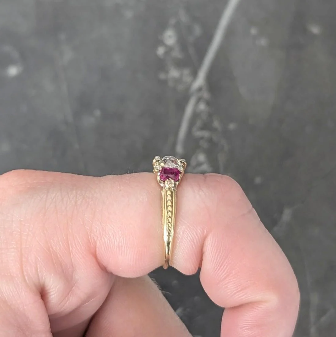Victorian 2.02 CTW No Heat Burma Ruby Old Mine Cut Diamond 18 Karat Yellow Gold Band Ring GIA - Image 9