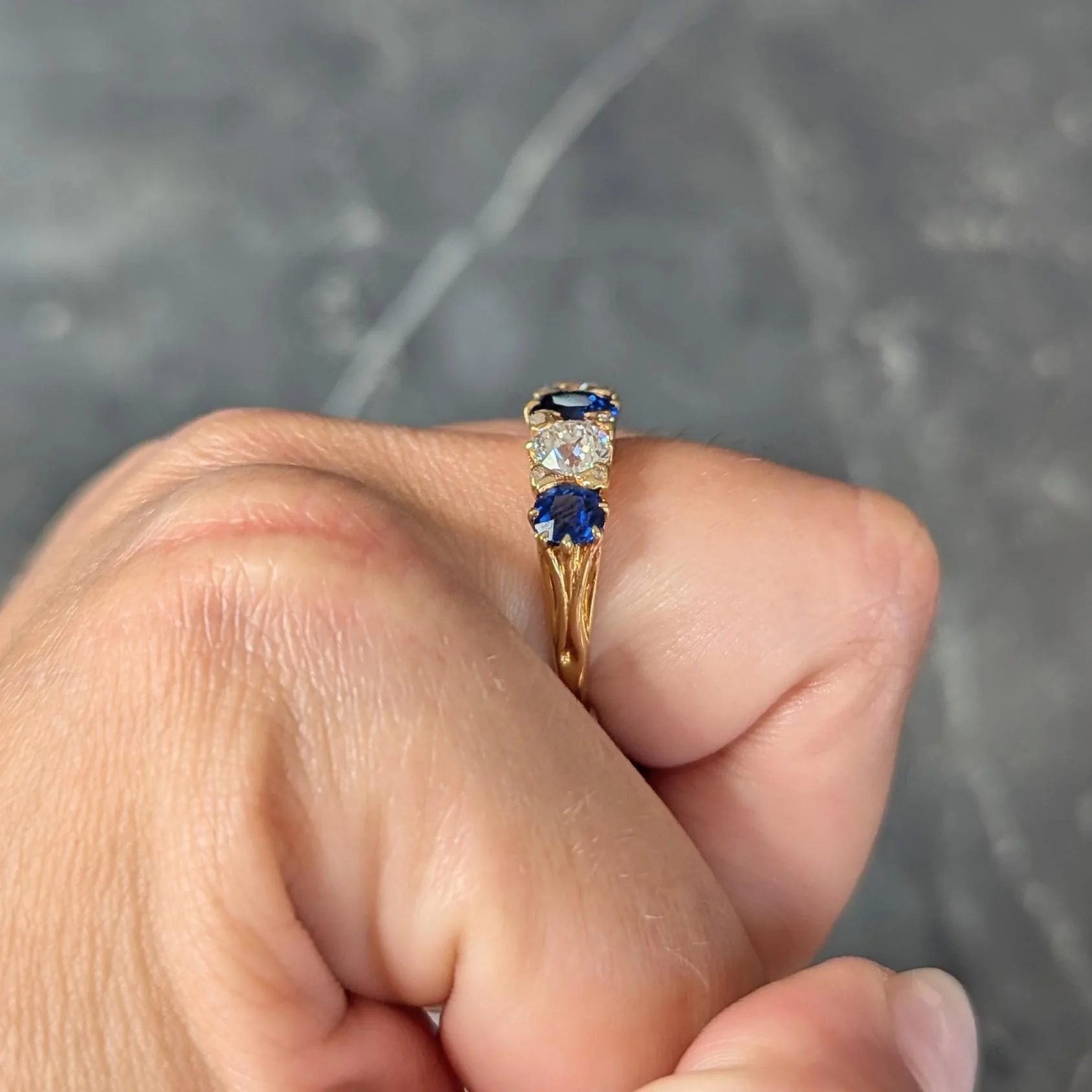 Victorian 3.84 CTW Sapphire Diamond 18 Karat Yellow Gold Antique Spade Band Ring - Image 9
