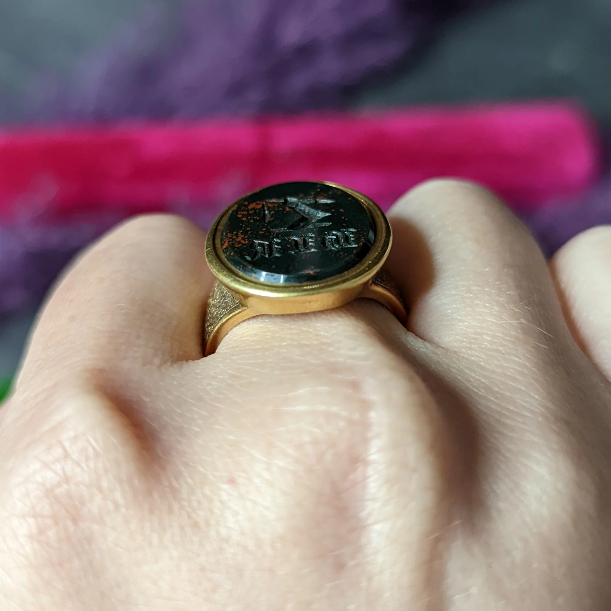 Victorian Bloodstone 18 Karat Gold Intaglio Monogram Signet Unisex Ring - Image 11