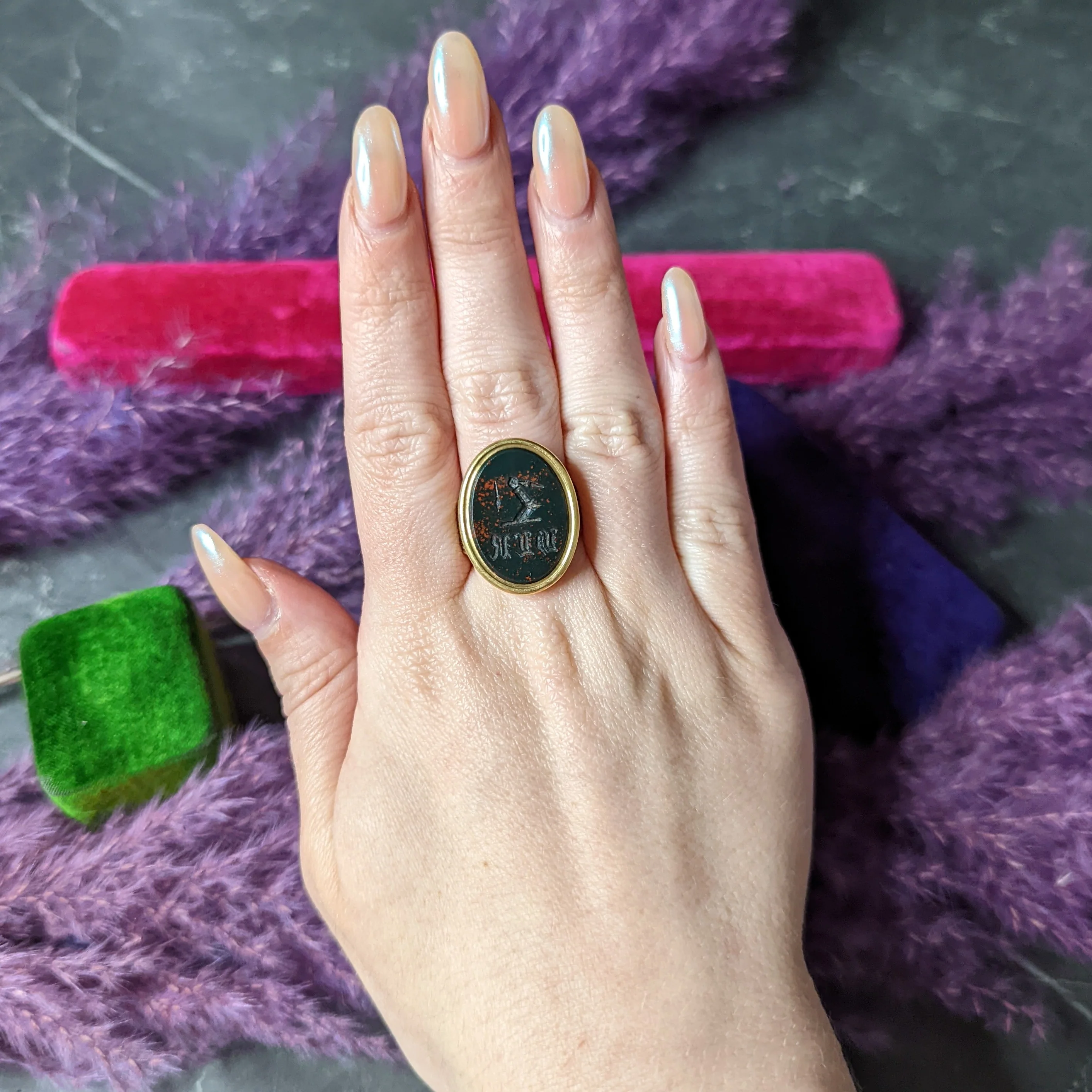 Victorian Bloodstone 18 Karat Gold Intaglio Monogram Signet Unisex Ring - Image 9