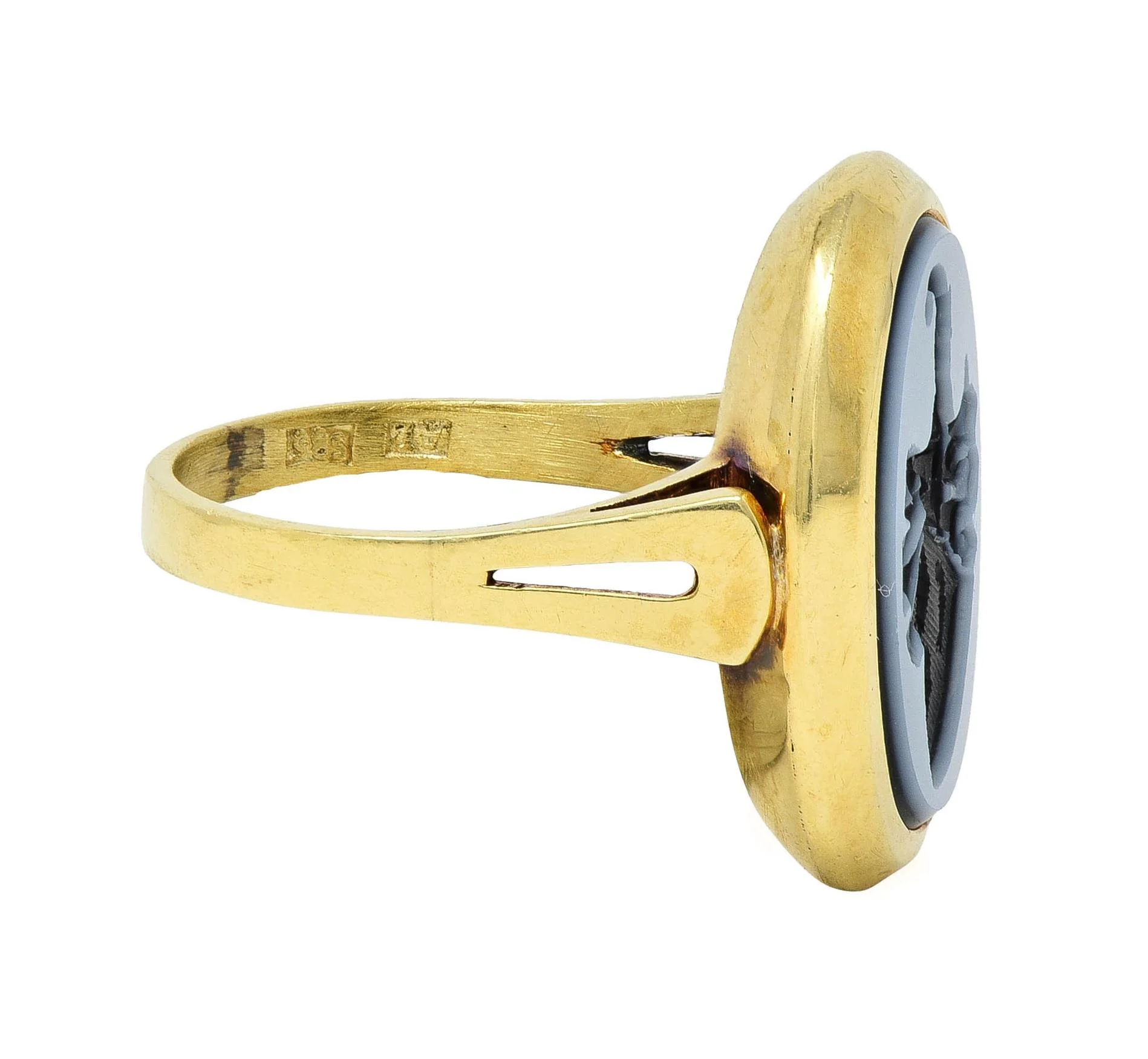 Victorian Carved Agate 14 Karat Yellow Gold Antique Heraldic Intaglio Unisex Signet Ring - Image 3