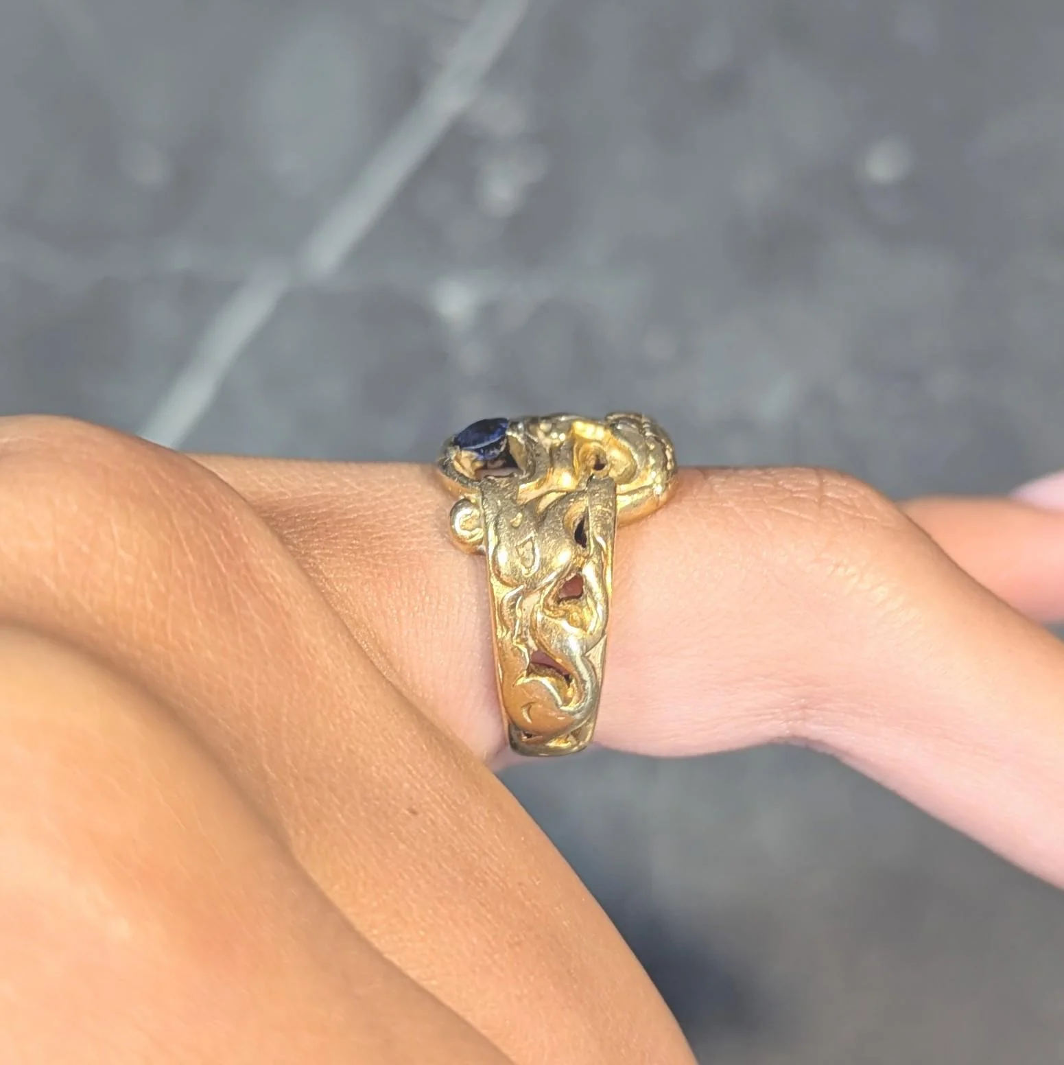 Victorian Sapphire 18 Karat Yellow Gold God Of Wind Antique Unisex Band Ring - Image 13