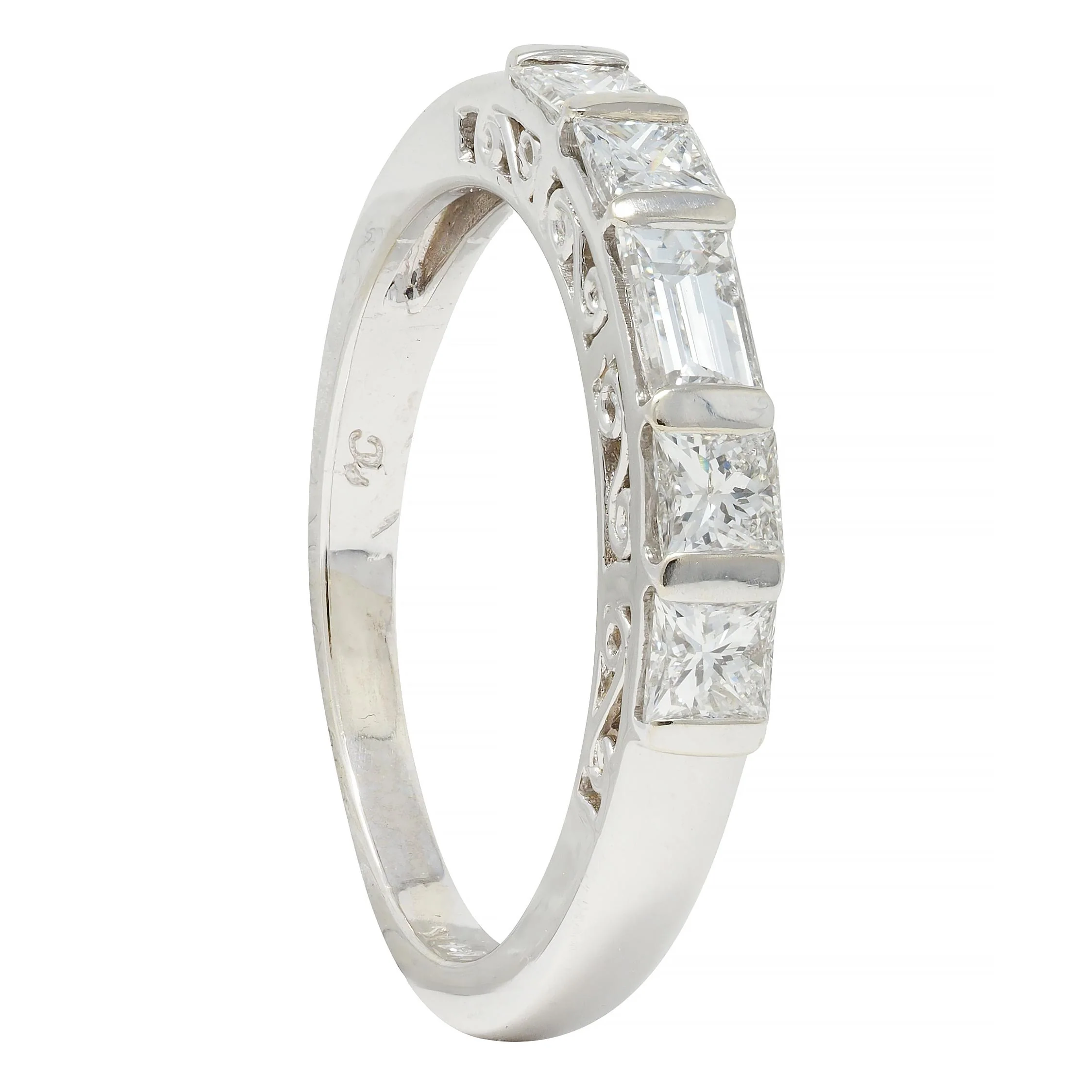 Vintage 0.50 CTW Princess Cut Diamond 14 Karat Gold Scroll Wedding Band Ring - Image 11