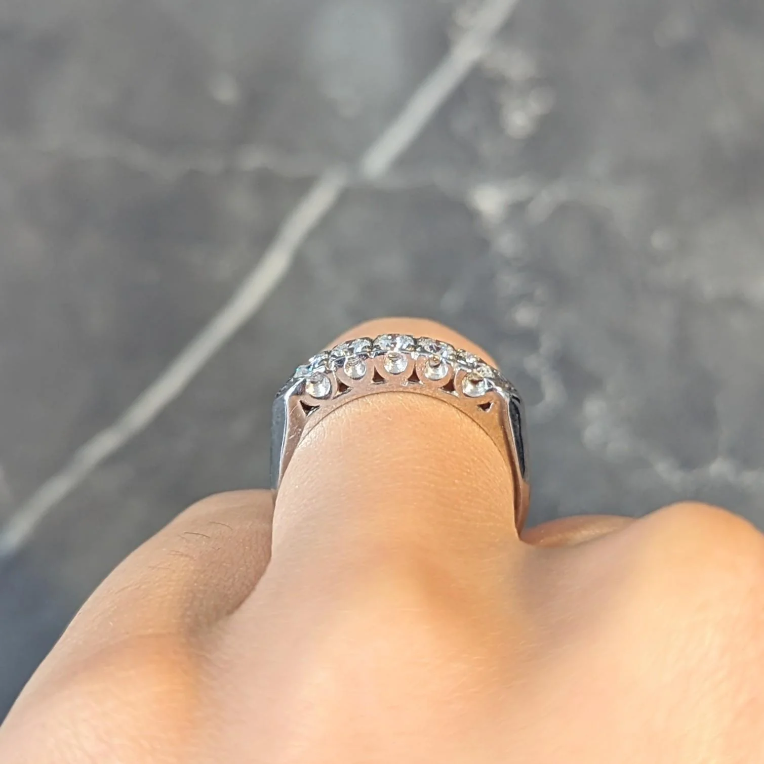 Vintage 0.55 CTW Round Brilliant Cut Diamond 14 Karat White Gold Fishtail Wedding Band Ring - Image 11