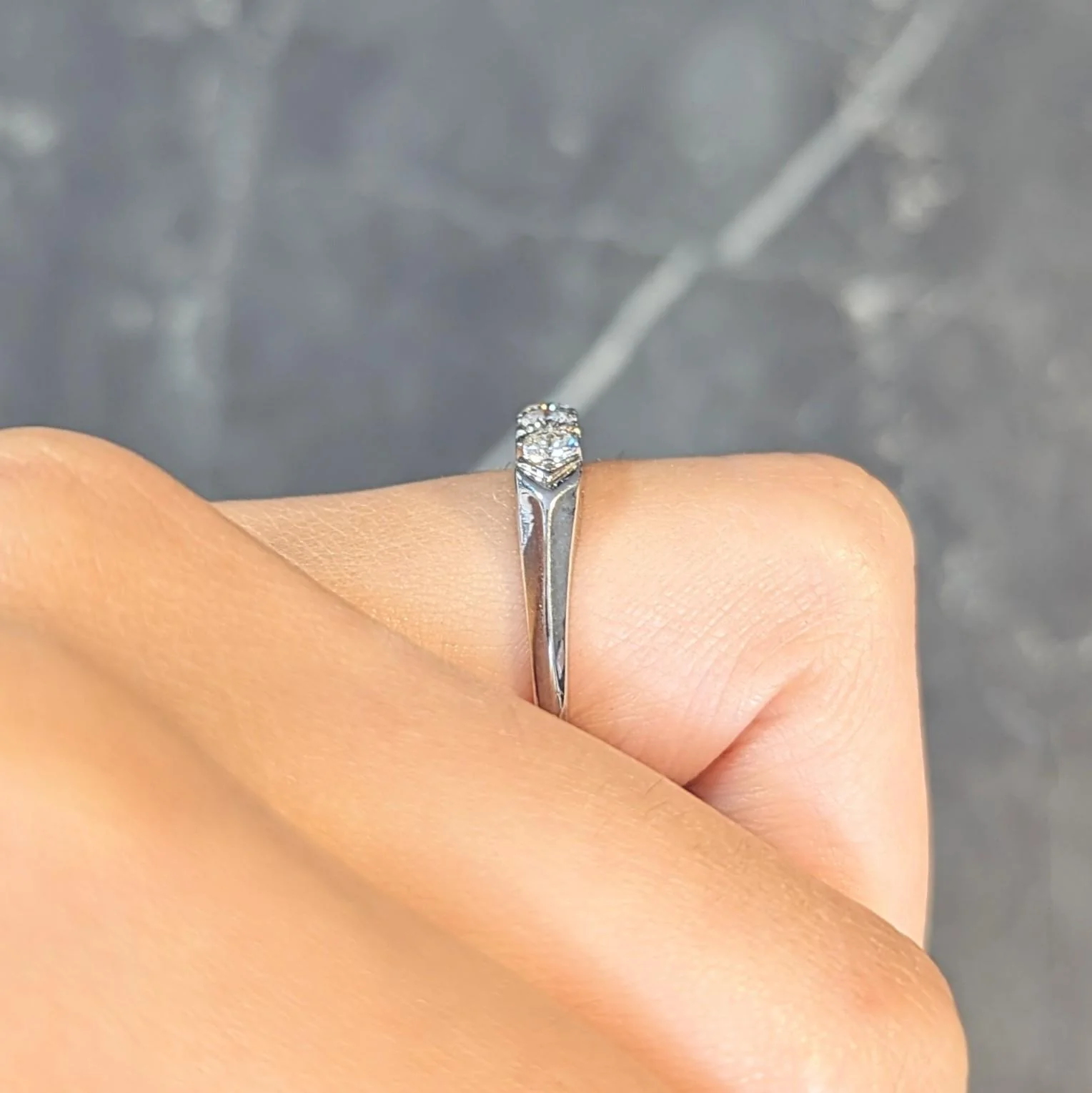 Vintage 0.55 CTW Round Brilliant Cut Diamond 14 Karat White Gold Fishtail Wedding Band Ring - Image 12