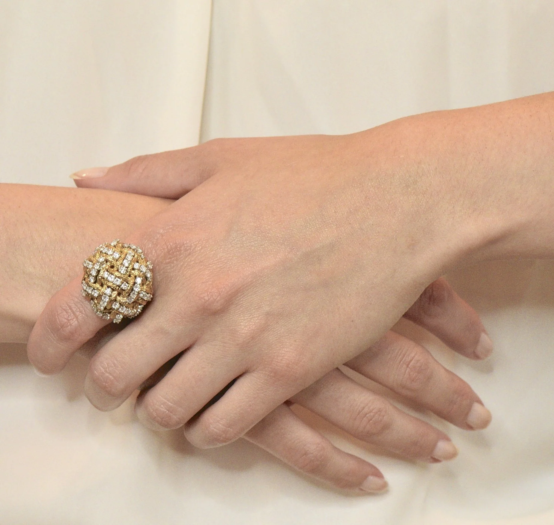 Vintage 1.60 CTW Diamond 18 Karat Gold Cocktail Ring - Image 6