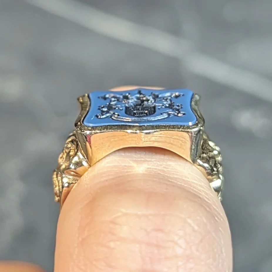 Vintage Carved Agate 14 Karat Yellow Gold Crest Unisex Signet Ring - Image 16