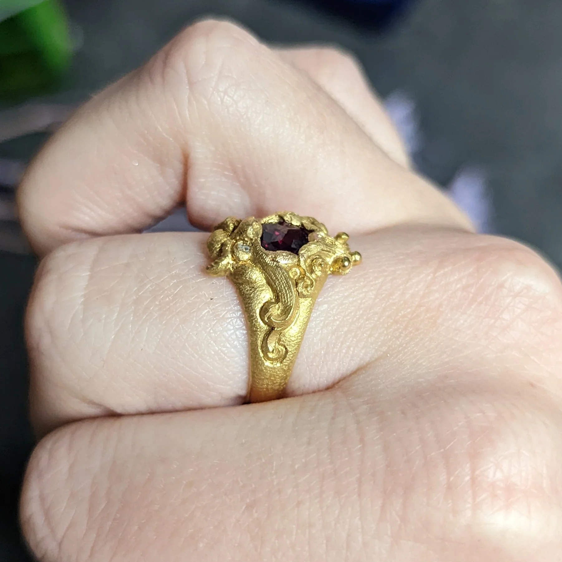 Vintage Garnet Diamond 18 Karat Gold Unisex Gargoyle Ring - Image 10