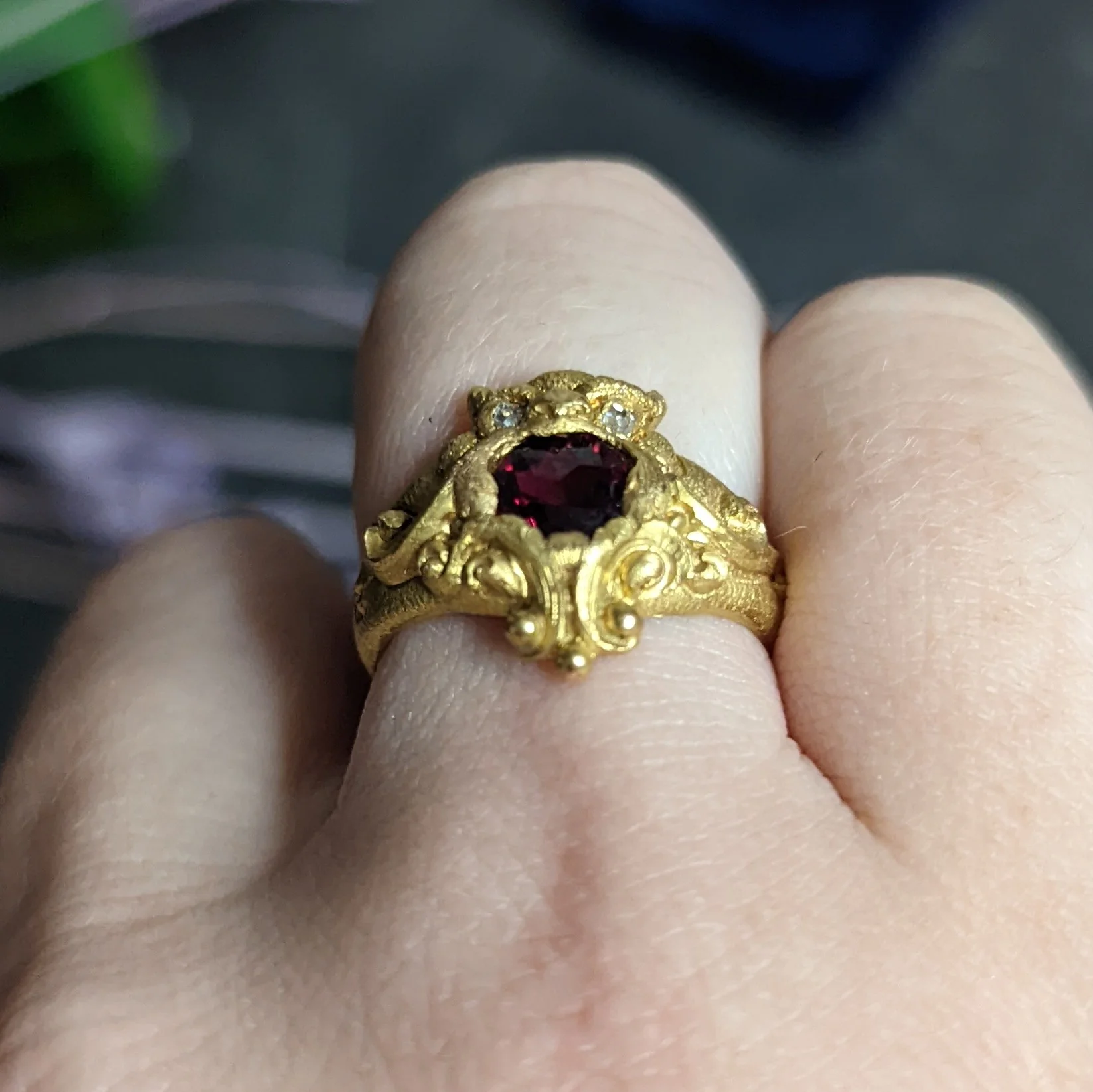 Vintage Garnet Diamond 18 Karat Gold Unisex Gargoyle Ring - Image 11