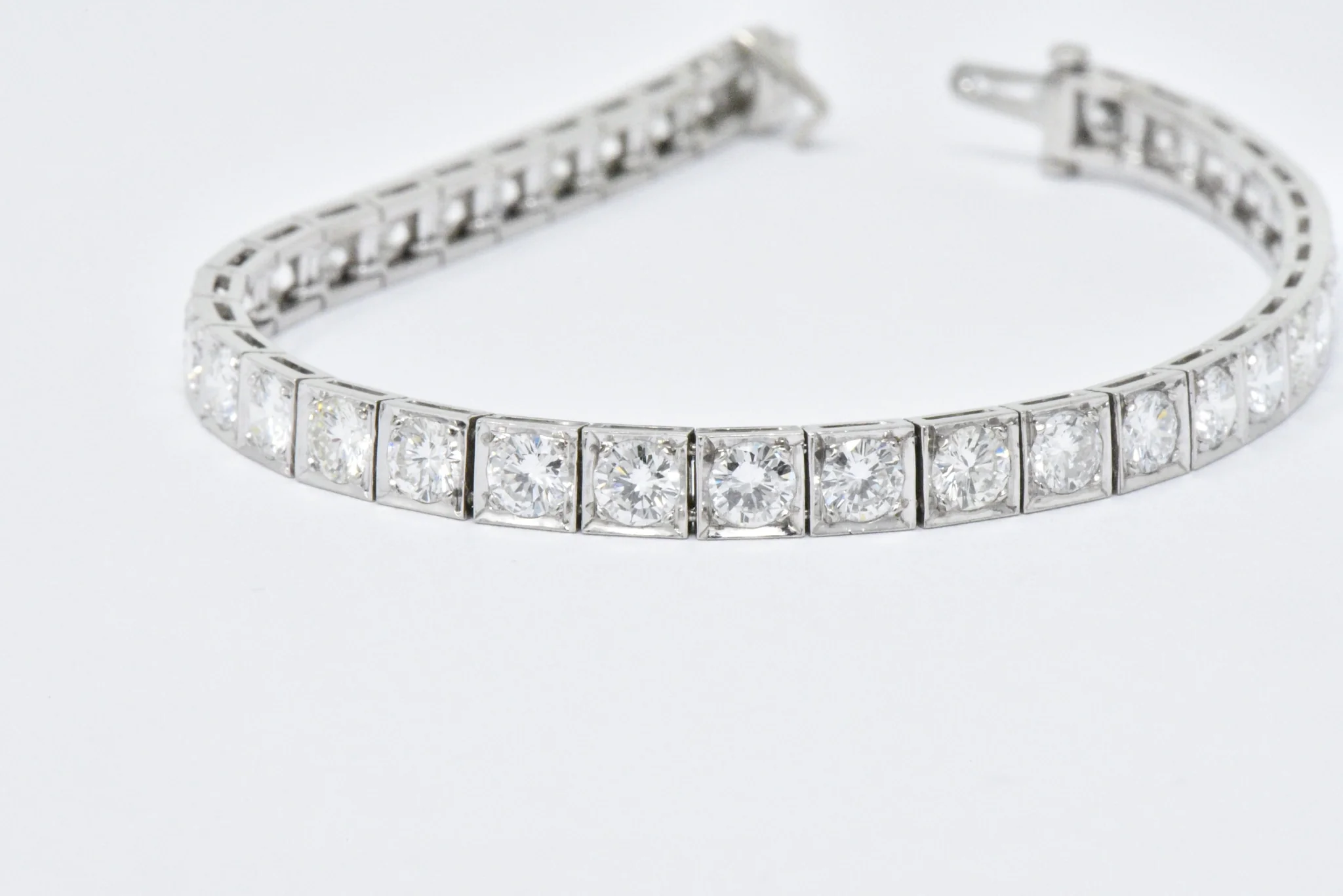 Waslikoff 7.20 Carat Diamond & Platinum Line Tennis Bracelet - Image 4